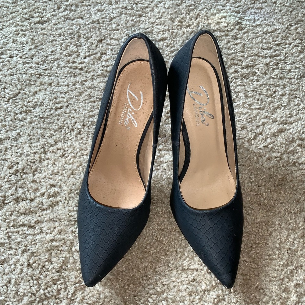 Black heels size 7.5